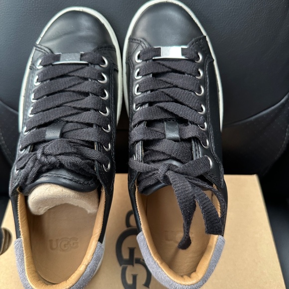 NIB! UGG Women's Casual Chrome Toe Sneaker Milo In Black Leather Size US5/EU36 - Picture 5 of 10